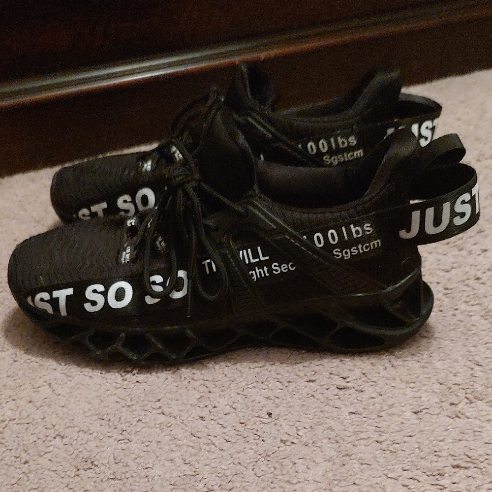 Just So So Men's Black Athletic Shoes